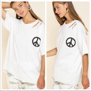 WHITE DISTRESSED PEACE TEE POL